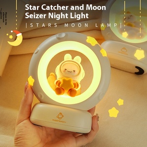 Lampe de Nuit LED Panda en ABS Moderne avec Étoiles de Lune et Xiao Mao Ornements Tactile pour Cadeau d'Anniversaire pour Fille - Product Image 3