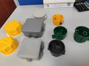 Scatola di distribuzione scatola di giunzione elettrica in plastica ABS con protezione per applicazioni all'aperto macchina per lo stampaggio ad iniezione - Product Image 2
