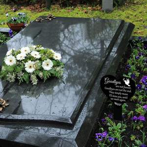 Plaque commémorative personnalisée en métal en forme de cœur pour jardin et cimetière - Product Image 2