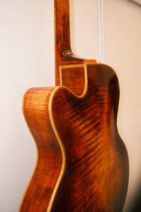 Guitarra Electroacústica Yunzhi Personalizable, Artesanal, de Cuerpo Hueco, con Tapa Arqueada de Abeto y Arce, Acabado Lacado, Estilo <span class=keywords><strong>Jazz</strong></span>, con Diapasón de Ébano - Product Image 5