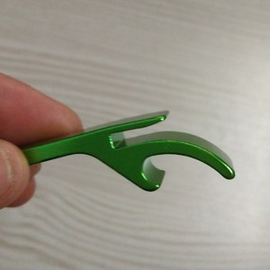 Décapsuleur porte-clés en aluminium 6 cm portable pour usage extérieur - Product Image 2