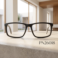 Monture carrée minimaliste en résine à bordure complète, design léger, accents détaillés qui rehaussent la texture pour des tenues simples et polyvalentes