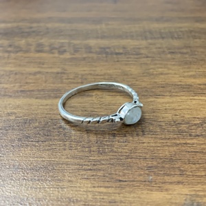 Petite bague ronde en argent sterling 925 avec pierre précieuse arc-en-ciel, mignonne, pour mariage, fête, mini-bague pour femmes, fabricant indien - Product Image 5