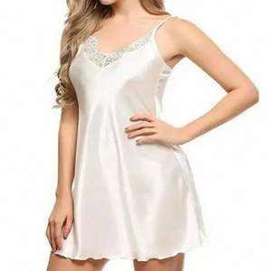 Sfy-y5053 Ensemble de pyjama en satin de soie personnalisé avec logo, nuisette sexy pour femmes, lingerie, camisole avec short et robe - Product Image 3