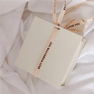 Emballage à retournement de qualité supérieure Emballage de boîte cadeau personnalisé sur mesure emballage de boîte cadeau magnétique boîte cadeau magnétique de luxe avec pochette