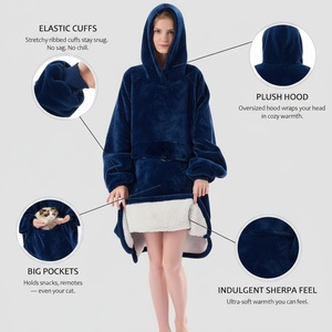 Manta portátil de color personalizado con capucha, capa de franela de invierno, ropa de dormir gruesa, bolsa cálida de manga larga con forro polar para mascotas - Product Image 2