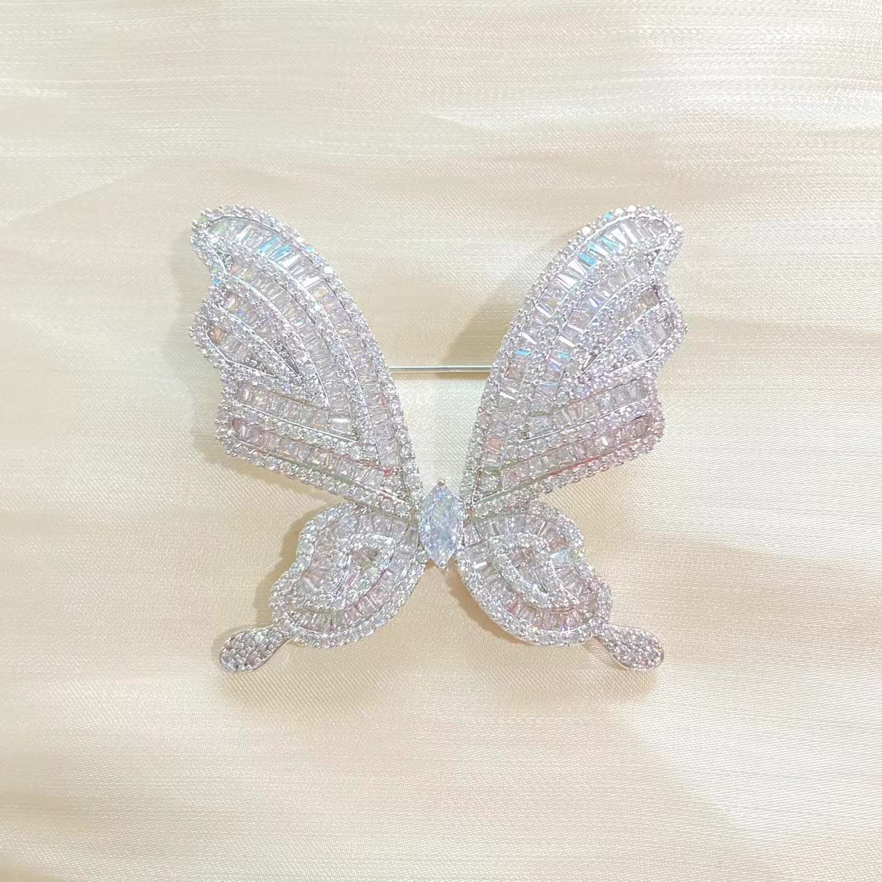 Luxury Full Zirconia Shiny Butterfly Brooch Elegant Wedding Jewelry Corsage  Accessory Direct Manufacturer Sell Insect Brooches