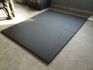 Tapis d'Écurie en Caoutchouc EVA d'Usine pour Box de Cheval et Revêtement de Sol pour Vache 4 pi x 6 pi - Product Image 4