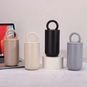 Bouteille d'eau isolée en acier inoxydable circulaire simple et créative, parfaite pour les voyages en plein air, transport pratique, tasse à café sous vide - Product Image 1