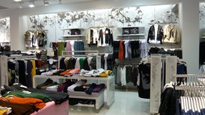 ร้านเสื้อผ้า LUX บริการออกแบบตกแต่งร้านค้าเสื้อผ้า 3 มิติ ร้านค้าปลีกเสื้อผ้าดีไซน์ทันสมัย บริการออกแบบตกแต่งภายในบูติก - Product Image 3