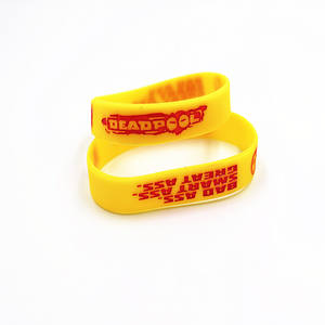 Personnage de film <span class=keywords><strong>Deadpool</strong></span> en relief sur bracelet en silicone blanc célèbre produit promotionnel - Product Image 3