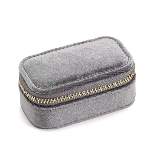 Boîte à bijoux mini en velours et cuir personnalisée avec logo, portable pour voyage, organisateur de boucles d'oreilles et bagues, étui cadeau pour femme - Product Image 1