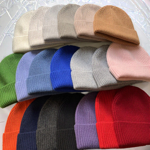 Gorros de punto de lana 100% de lujo al por mayor con puño, logotipo personalizado, cálidos para invierno, color sólido, acanalados, para playa y negocios - Product Image 3