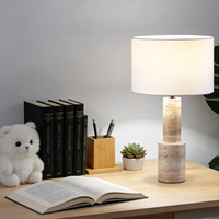 Lampe de table en travertin Wabi-sabi en gros pour OEM, lampe de bureau LED moderne rétro en travertin avec abat-jour en tissu pour chevet, salle à manger, bureau