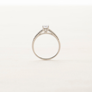 <span class=keywords><strong>Bague</strong></span> pour femme plaquée <span class=keywords><strong>or</strong></span> <span class=keywords><strong>18</strong></span> <span class=keywords><strong>carats</strong></span> avec pierre précieuse blanche taillée en cercle brillant et deux rangées de diamants - Product Image 2