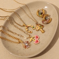 Vente en gros de bijoux plaqués or 18 ct fermoir en acier inoxydable collier pendentif en forme de U avec symbole porte-bonheur en forme de U et tour de zircon