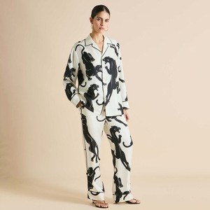 Set Pigiama in Finta Seta con Stampa Pantera Nera, Produzione OEM, Lussuoso Completo in Raso a 2 Pezzi per Donna, Logo Personalizzato - Product Image 3