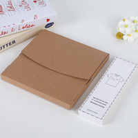 Boîte à vêtements pliable en papier kraft écologique personnalisée, emballage en carton durable, laminage mat pour t-shirts, chaussettes
