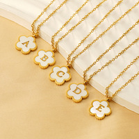 Collier en acier inoxydable avec fleur à cinq pétales et lettre en or 18 carats pour femme, style haut de gamme, pendentifs de A à Z