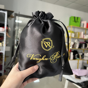 Bolsa de satén de lujo con cordón, logotipo dorado personalizado impreso, bolsa de satén blanca para empaque de joyería - Product Image 5