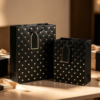 Bolsa de Papel para Regalo de Perfume y Joyería Premium al por Mayor, Bolsa de Papel de Compras de Lujo con Estampado en Dorado y Negro con Etiqueta Colgante