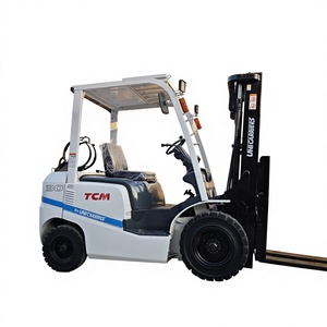 Chariot élévateur GPL d'occasion TCM 3 tonnes avec déplaceur latéral hydraulique et pneus pleins, d'origine japonaise - Product Image 1