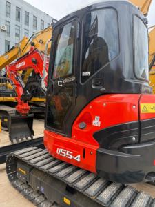 รถขุดตีนตะขาบ Kubota U55‑4 มือสอง ทนทาน น้ำหนัก 5.5 ตัน อุปกรณ์แท้จากญี่ปุ่น เหมาะสำหรับงานในพื้นที่เทศบาล - Product Image 1