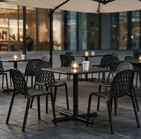Table de salle à manger en métal en gros, finition thermolaquée, surface carrée, base sur pied, pour extérieur, patio, café, restaurant, bord de piscine