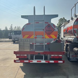 รถบรรทุกน้ำมันดีเซลขนาดเล็ก DONGFENG Duolika 4x2 พร้อมปั๊มสำหรับเติมน้ำมันเชื้อเพลิงที่ติดไฟได้ - Product Image 5