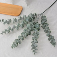 Vente en gros de gazon artificiel de haute qualité, feuilles d'eucalyptus en matériau ABS, écologique, durable, décoration de table pour mariage, fête à domicile