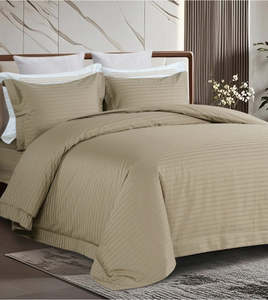 Assortiment de literie en coton à longues fibres 1200 fils, raffiné et luxueux, avec housses de lit jacquard élégantes marron et draps-housses profonds multi-tailles - Product Image 1