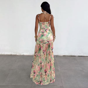 Robe longue style vacances, imprimé tie-dye coloré, sexy, coupe cami, design corset moulant, avec fente et empiècements en maille - Product Image 2