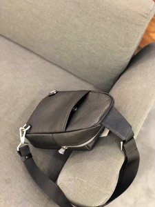 맞춤형 로고 남성용 텀블드 소가죽 슬링백 도난 방지 가슴 가방 기업 임원 선물 직접 제조업체 - Product Image 5