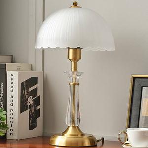Lampe de table moderne de luxe nordique, abat-jour en acrylique givré, colonne en cristal, base en métal, lumière LED pour chevet, lecture, décoration de bureau - Product Image 2