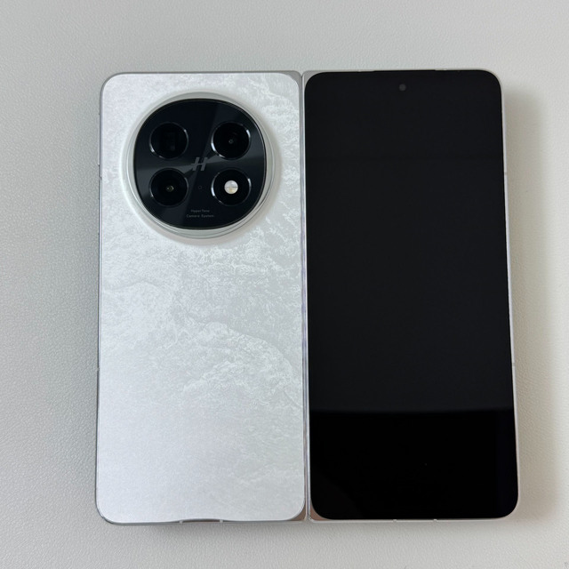 The All-new 5G Smartphone, the  9, Is a Stylish, High-resolution Camera Phone and a High-performance Work Phone.