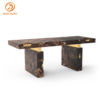 Bureau de direction de luxe en marbre brun, design italien moderne et élégant, nouvelle collection Daylight.