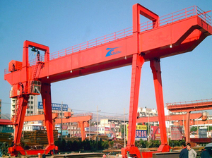 Grue semi-portique triphasée motorisée à faible hauteur de levage avec alimentation sur mesure pour le manutention de ferraille et aimant de recyclage - Product Image 4