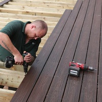 Planchers en stratifié imperméables pour terrasses de piscine, revêtements de sol en bois composite WPC, lames de terrasse en bois plastique pour jardin