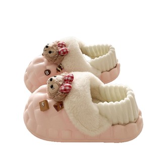 รองเท้าแตะผ้ากำมะหยี่สำหรับผู้หญิงมีสายรัดหุ้มฉนวนกันความร้อนสำหรับใช้ในร่ม/กลางแจ้งพื้นด้านในทำจากโฟมหนา - Product Image 4