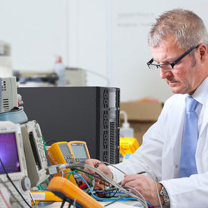 Alimentation sans interruption (ASI) entièrement personnalisée 110V 220V 6kVA <span class=keywords><strong>8kVA</strong></span> 10kVA, alimentation sans interruption haute fréquence à onde sinusoïdale pure, alimentation sans interruption en ligne - Product Image 3