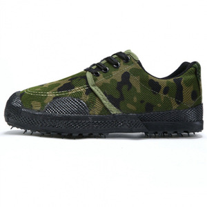 รองเท้านิรภัยลายพรางแบบยูนิเซ็กซ์ ส้นเตี้ย กันลื่น ระบายอากาศได้ดี สำหรับงานภาคสนาม การฝึกอบรมในฟาร์ม การป้องกันแรงงาน การใช้งานในงานก่อสร้าง - Product Image 1