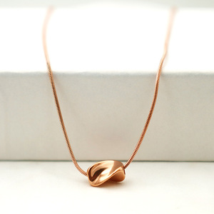 Geometric Necklace For Women Gold Irregular Pendant Snake Chain Minimalist Luxury Clavicle Chain Everyday Wear - Product Image 2