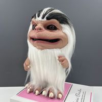 Peluche monstre extraterrestre effrayant à succès, fourrure blanche avec des accents noirs, cadeau d'Halloween, accessoire de monstre en peluche, jouet monstre