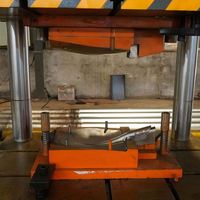 Presse à quatre colonnes de 315 tonnes pour la fabrication de pelles et de fourches, machine hydraulique de moulage de métaux