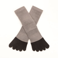 Chaussettes de sport anti-ampoules pour l'extérieur, personnalisées en usine, OEM, à cinq doigts, en coton éponge, avec blocs de couleur, corps de chaussette élastique
