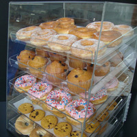 Vente en gros de vitrine à gâteaux moderne et écologique en acrylique de 5 mm d'épaisseur, 5 plateaux, boîte en perspex pour pâtisserie, articles de boulangerie, beignets, bagels, biscuits