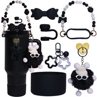 Lot de 6 accessoires modernes et simples pour tasses : crochet à pompon, motif craquelé, nœud papillon 16 cm, chaîne pour paille, capuchon de paille en forme de cœur, couvercle de tasse en silicone, ensemble de chaînes florales