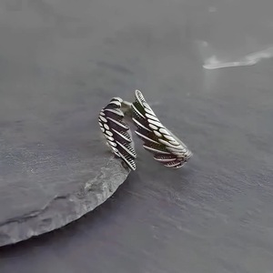 <span class=keywords><strong>Anillo</strong></span> Vintage Ajustable con Pluma <span class=keywords><strong>de</strong></span> Ala <span class=keywords><strong>de</strong></span> Ángel, Moderno para Boda <span class=keywords><strong>o</strong></span> Fiesta para Hombre y Mujer - Product Image 5