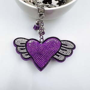 Llavero Mosquetón Corazón de Cristal Creativo, Colgante de Corazón de Terciopelo Coreano de Moda con Alas, Estilo de Dibujos Animados Ecológico - Product Image 4