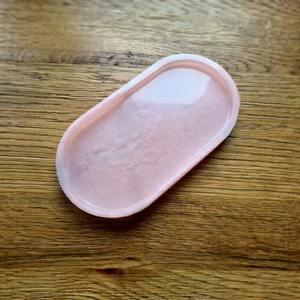 Plateau ovale décoratif en résine avec motif marbré rose, design minimaliste, multifonctionnel, pièce unique pour mariage - Product Image 1